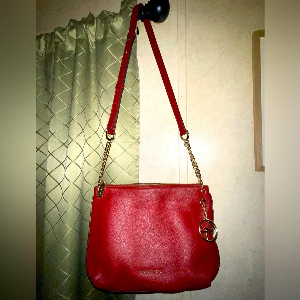 Michael Khors MK
Lillie Pebble Leather Crossbody Purse